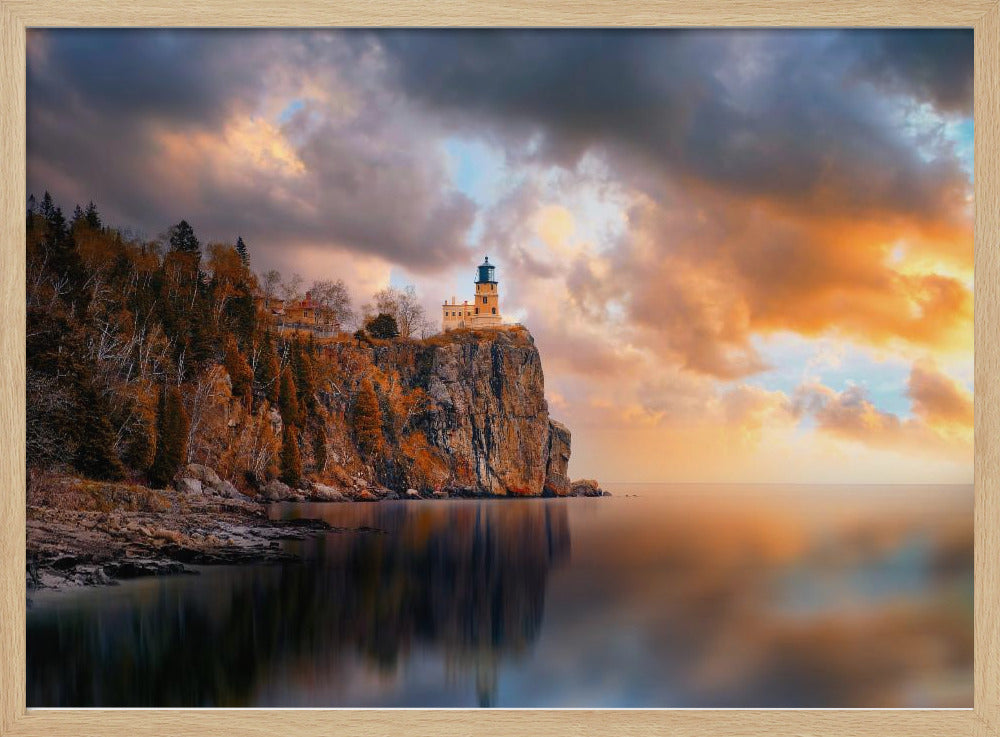 Ein bewölkter Tag am Leuchtturm von Split Rock | Poster