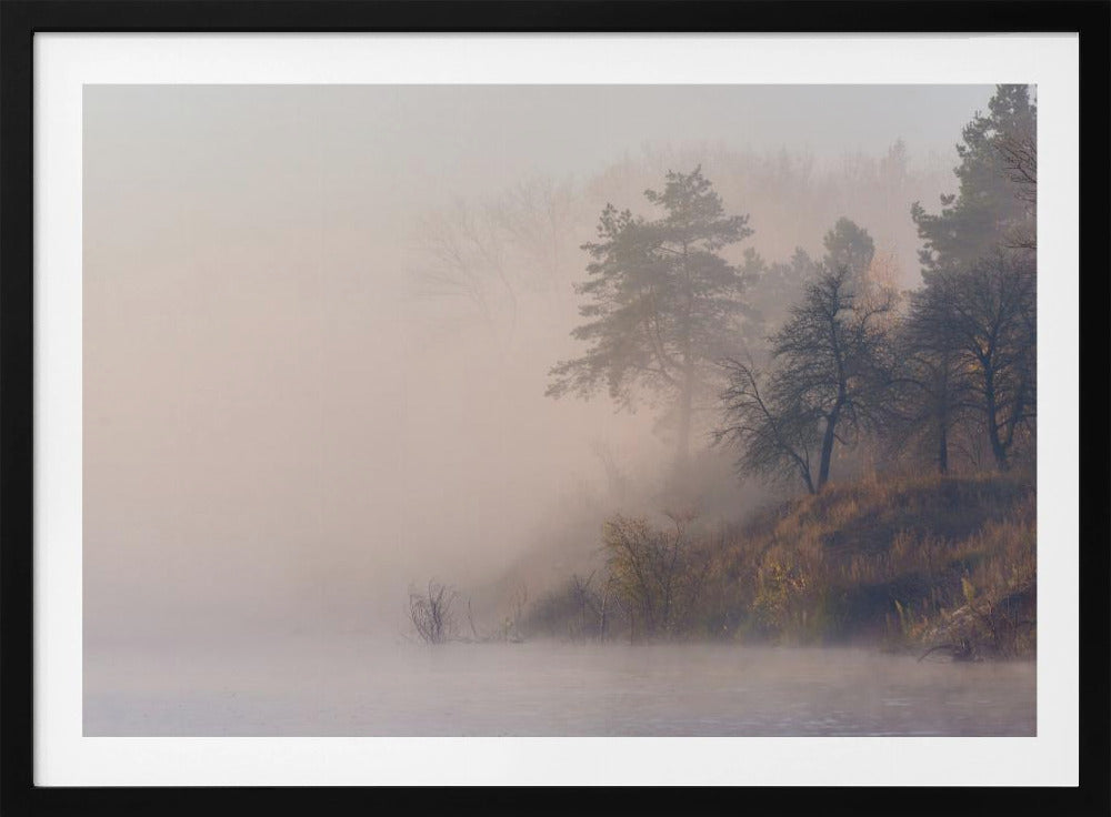 Nebliger Herbstmorgen am Fluss | Poster