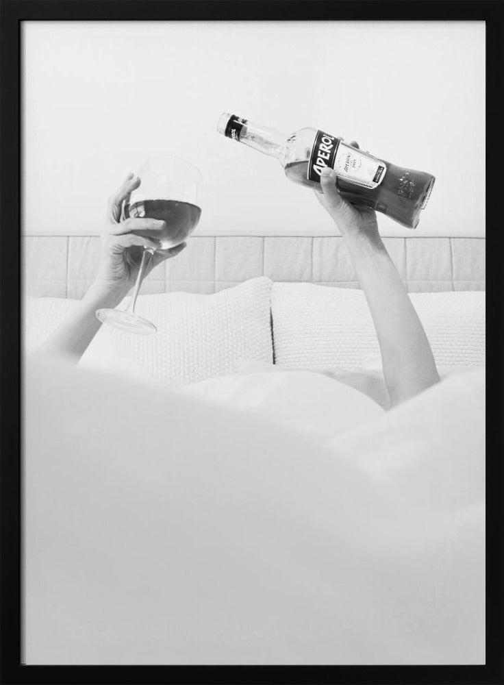 Aperol im Bett S/W | Poster