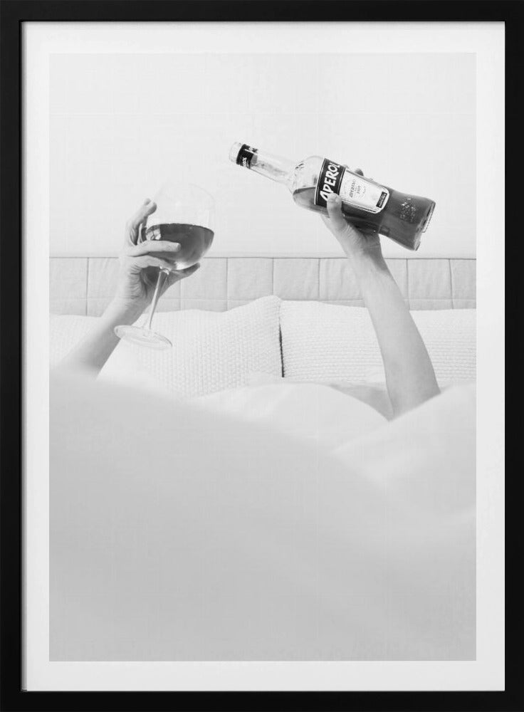 Aperol im Bett S/W | Poster