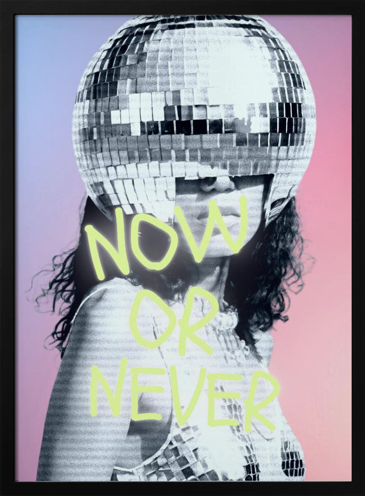 Frau mit Discokugel-Helm | Poster