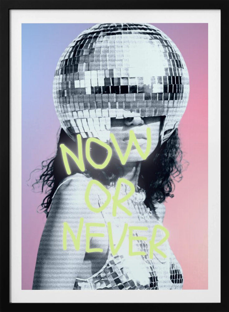Frau mit Discokugel-Helm | Poster