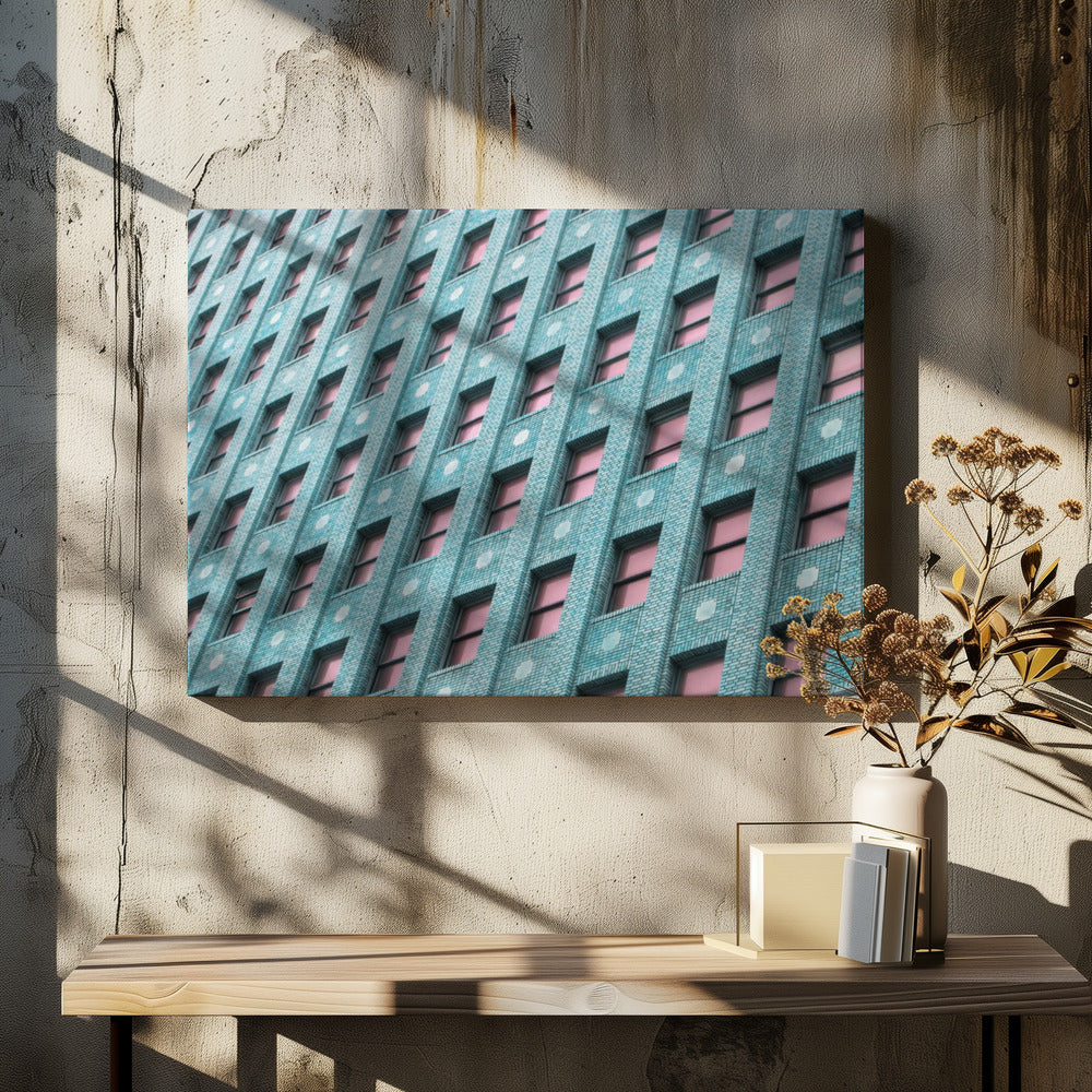 Backsteingebäude mit rosa Fenstern | Leinwand