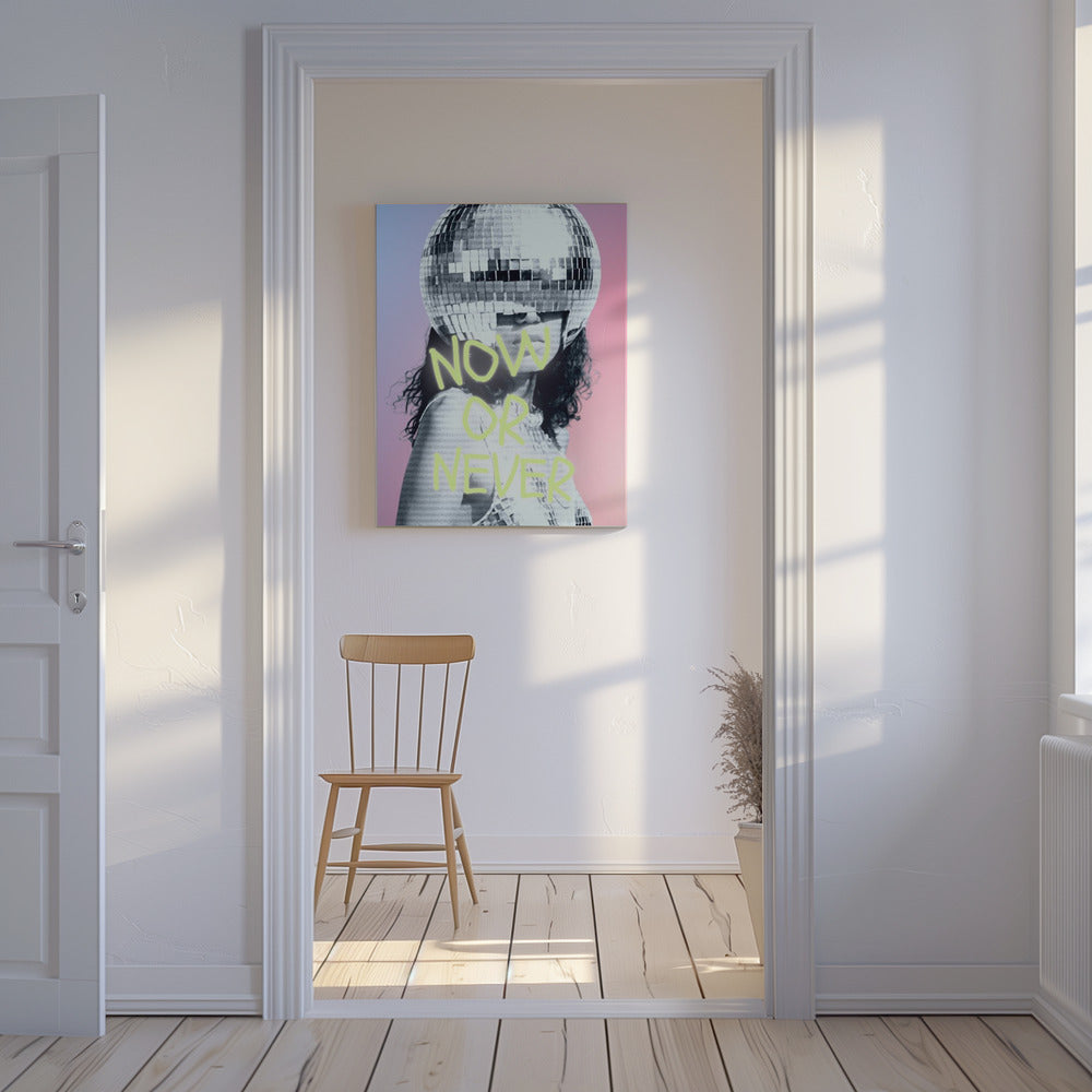 Frau mit Discokugelhelm | Leinwand