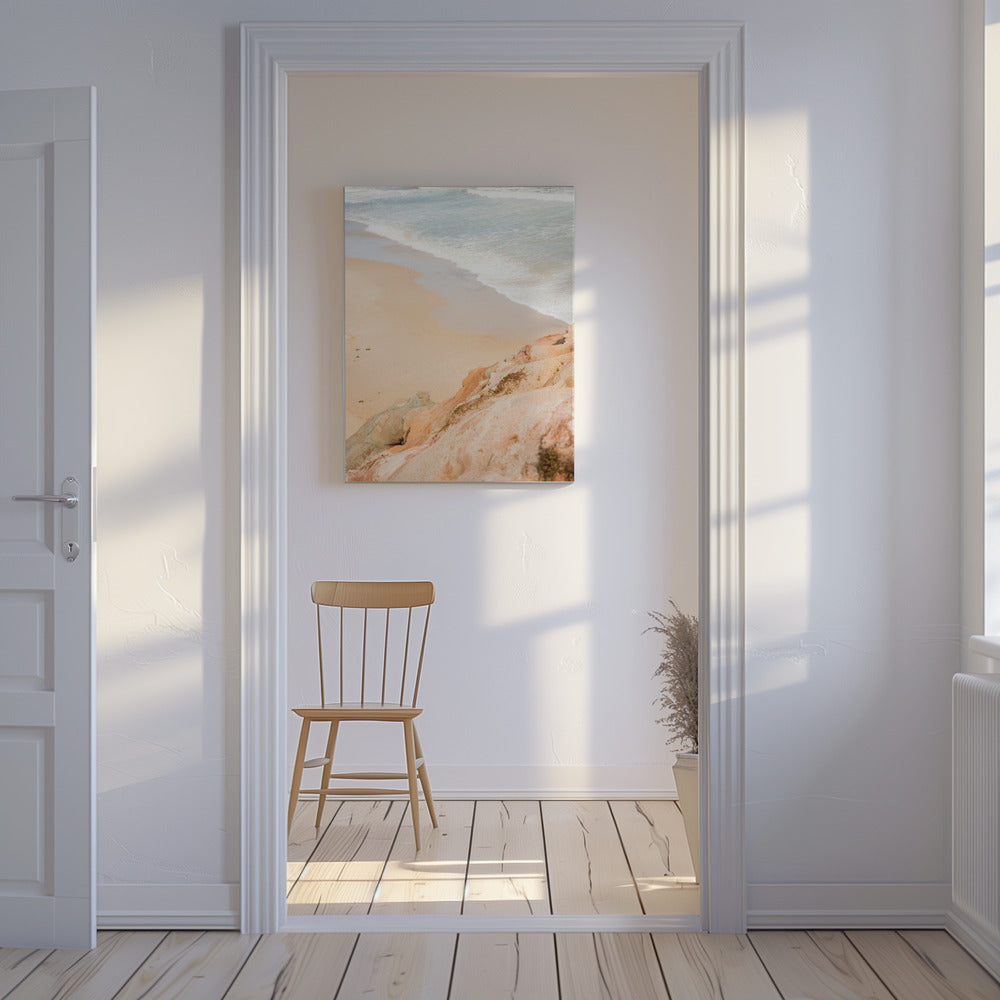 Sandstrand trifft auf felsige Klippen | Leinwand