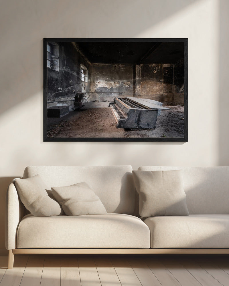 Klavier in ausgebrannter Garage | Leinwand