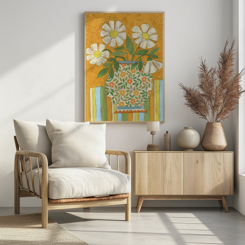 Weiße Gänseblümchen in einer gemusterten Vase | Poster