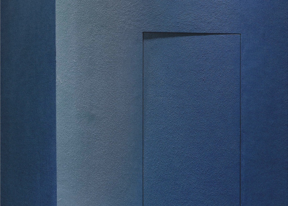 Blauer Minimalismus oder eine Geheimtür | Leinwand