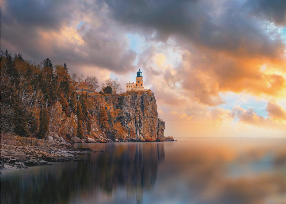 Ein bewölkter Tag am Leuchtturm von Split Rock | Hintergrundbild