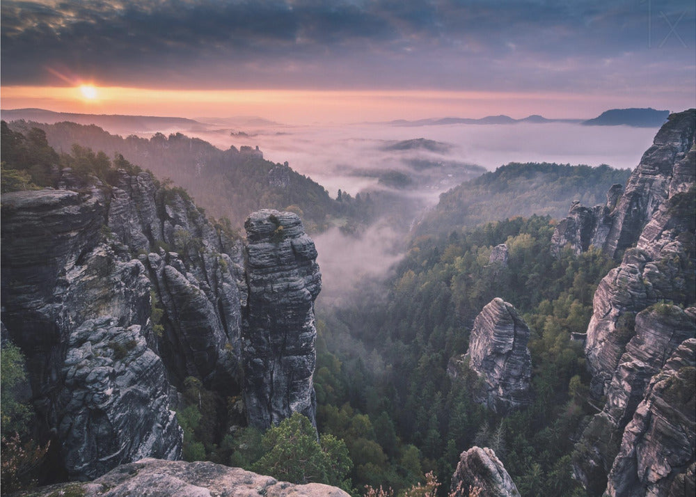 Sonnenaufgang auf den Felsen | Poster