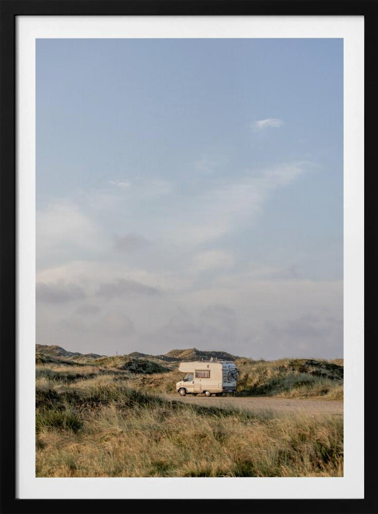 Wohnwagen in den Dünen | Poster