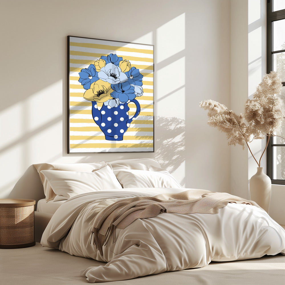 Blaue und gelbe Blumen in einer gepunkteten Vase | Poster