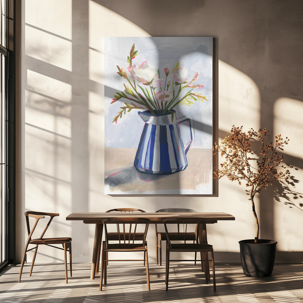 Frische Blumen in einer gestreiften Vase I | Leinwand