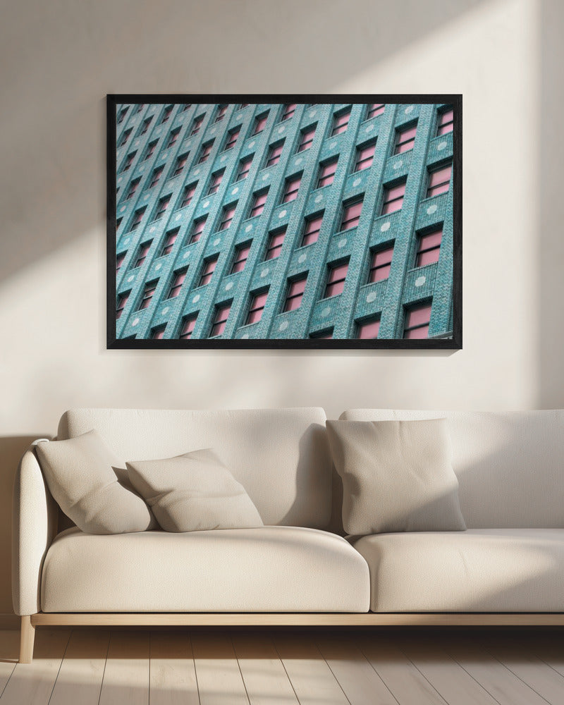 Backsteingebäude mit rosa Fenstern | Leinwand