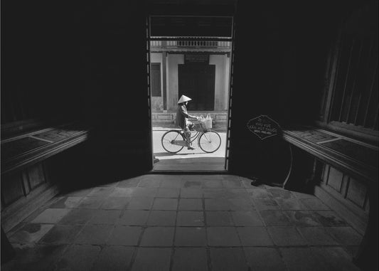 Durch die Tür gehen | Leinwand