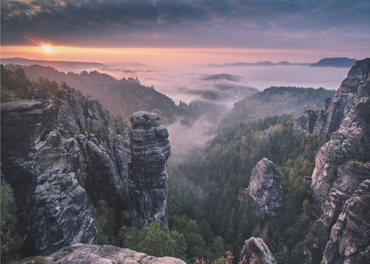 Sonnenaufgang auf den Felsen | Poster
