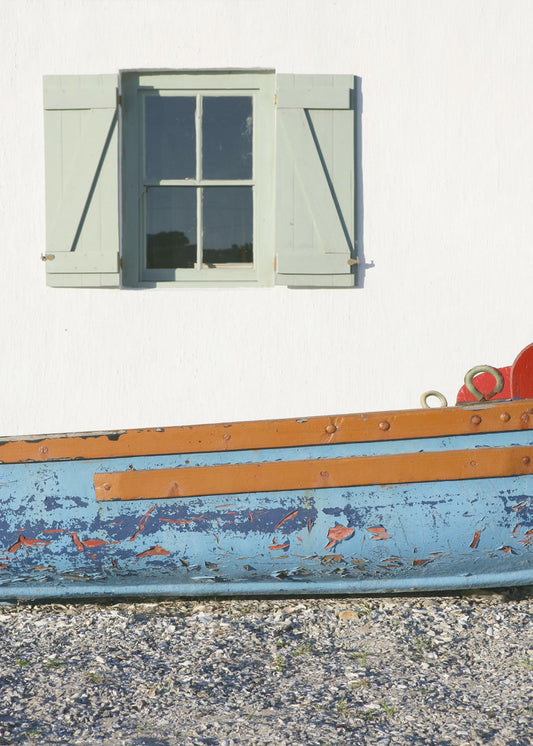 Pastellfarbenes Fenster mit Fensterläden | Leinwand