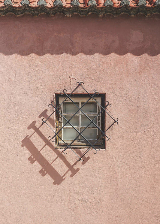 Rustikale rosa Wand mit Vintage-Fenster | Leinwand