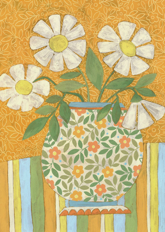 Weiße Gänseblümchen in einer gemusterten Vase | Poster